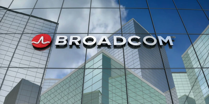 Engineer working on ASIC synthesis and automation flow at Broadcom Irvine office